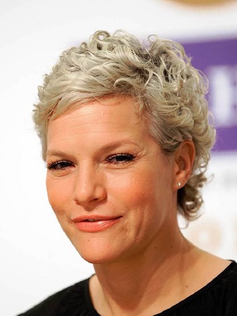 INA MLLER: Mit ihr wrde das ZDF das Honorar fr Showacts sparen - sie singt einfach selbst.