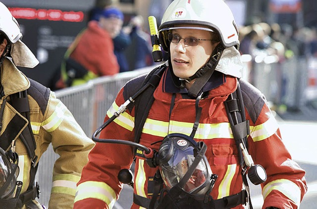 Auch eine Frau wollte den Titel des st...en Feuerwehrmannes der Schweiz holen.   | Foto: Muba