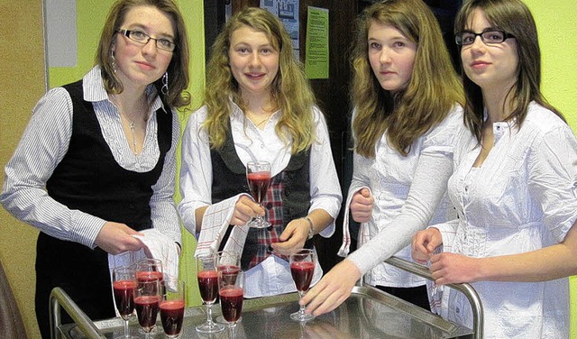 Leckeres brachten Schler der Schopfhe...ebelschule ihren Paten auf den Tisch.   | Foto: Bernhard Ritter