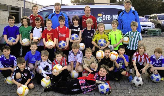 Fr den FC Binzgen machte das DFB-Mobi...Jungen und Mdchen der E-Jugend  auf.   | Foto: Reinhard  Herbrig
