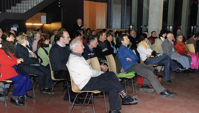 Lebhaftes Interesse fand die Informati... Eisenbahnergrten an der Okenstrae.   | Foto: Gertrude Siefke