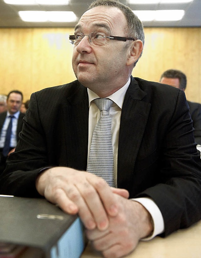 Der nordrhein-westflische Finanzminis...lter-Borjans (SPD) gestern vor Gericht  | Foto: dpa