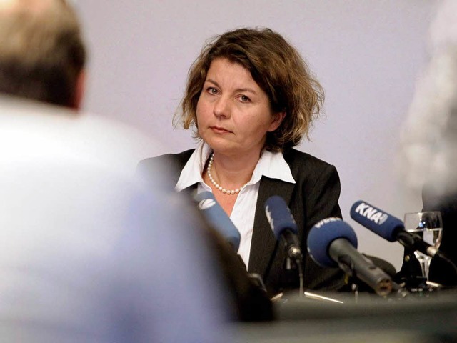 Die Juristin Julia Zinsmeister stellte den Bericht ber Missbrauchsflle  vor.  | Foto: dapd