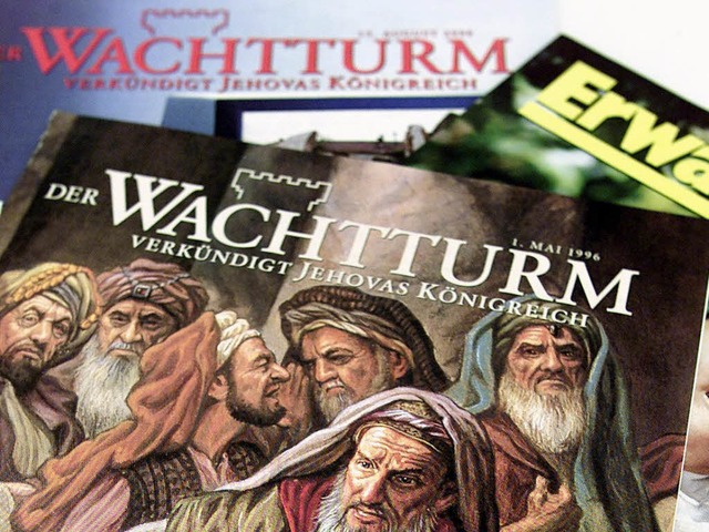 Eine Titelseite des &quot;Wachtturm&qu...iellen Zeitschrift der Zeugen Jehovas.  | Foto: Uli Deck