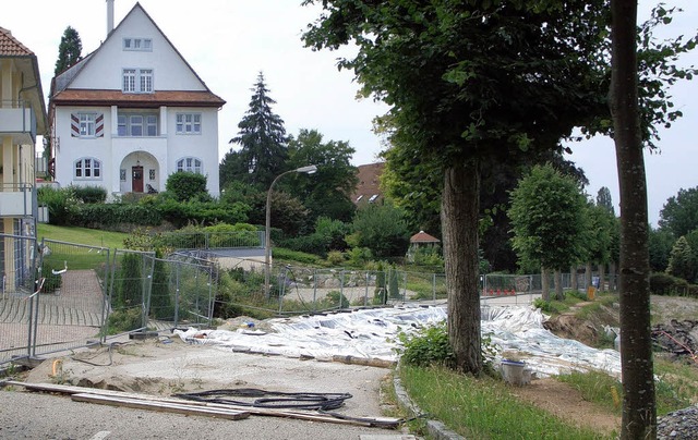 Sofort mit einer Plane abgedeckt wurde...strae in Badenweiler aufgetan hatte.   | Foto: Sigrid umiger