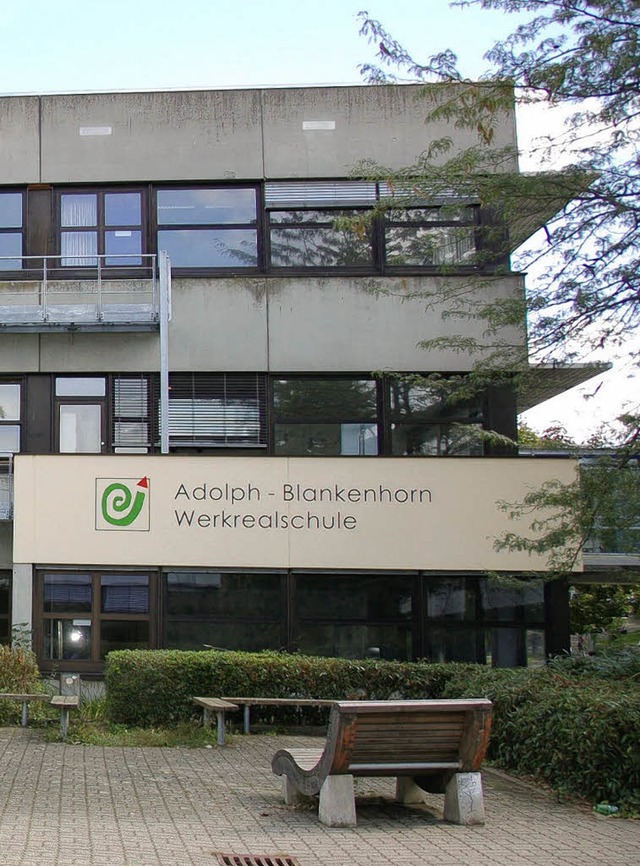 Erhlt neue Fenster, Tren und einen Anstrich: die Blankenhorn-Werkrealschule.   | Foto: volker mnch