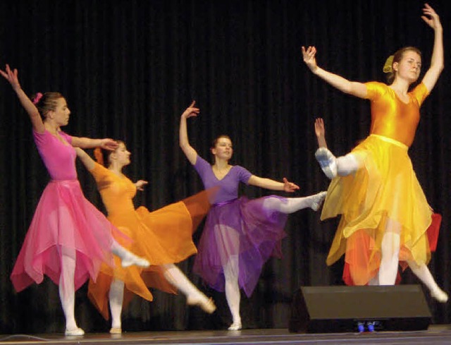 Spitzentanz: Mit klassischem Ballett e...ruppe die Besucher der Sportlerehrung   | Foto: Model