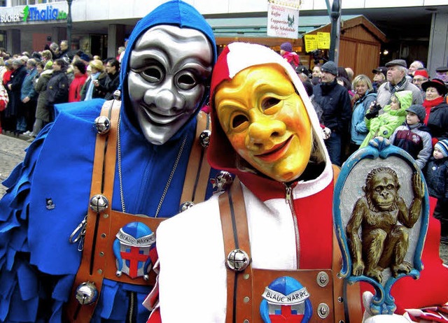 Das Ur-Bobbele (rechts) der Blaue N...r, dass er aus ihm einen Affen macht.   | Foto: Hans Sigmund