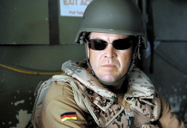 Guttenberg bei der Bundeswehr, wo es f...als bei seiner  juristischen Fakultt.  | Foto: dpa