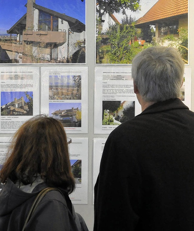 Immobilien in der Region sind begehrt.... Besucher der Messe Immo in Freiburg.   | Foto: Michael Bamberger, Rita Eggstein