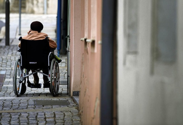Dieser Rollstuhl kann noch nicht mitdenken.   | Foto: DPA