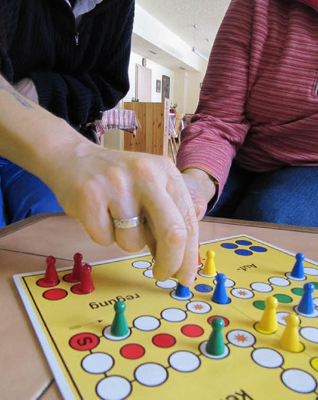 Spielchen gefllig? Nachmittags treffe...n Gesellschaftsspielen im Speisesaal.   | Foto: Susanne Filz