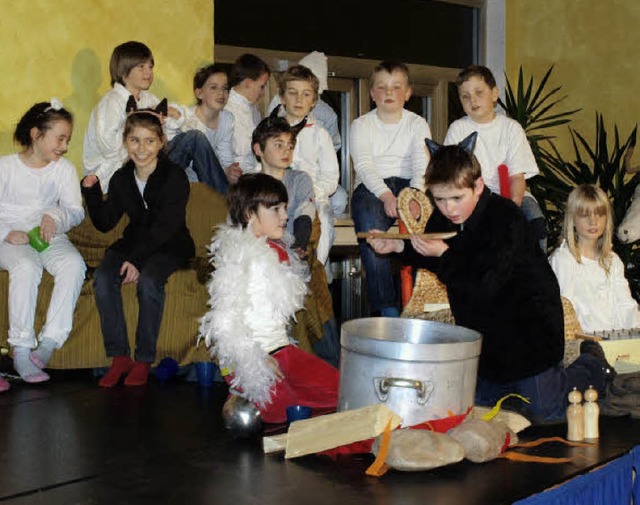 Kinder der Klasse 3a der Astrid-Lindgr...rbeiteten franzsischen Theaterstck.   | Foto: Paul Schleer