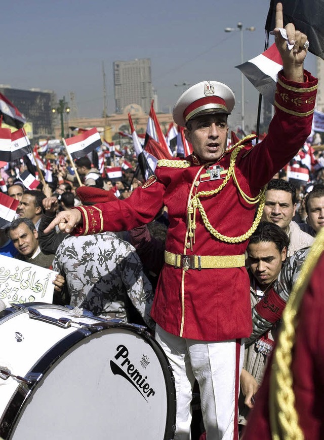 Party auf dem Tahrir-Platz &#8211; mit Armeeorchester   | Foto: afp