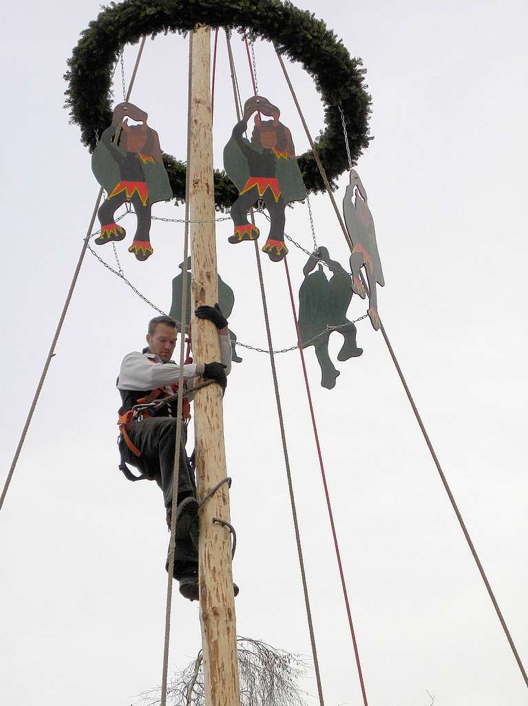 Klettermaxe Stefan Hügle in 22 Meter Höhe Klettermaxe Stefan Hügle in 22 Meter Höhe