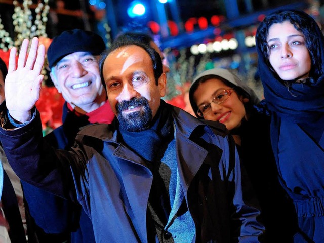 Die Sieger: Asghar Farhadi mit Darstel...m Film &#8222;Nader und Simin&#8220;.   | Foto: dpa