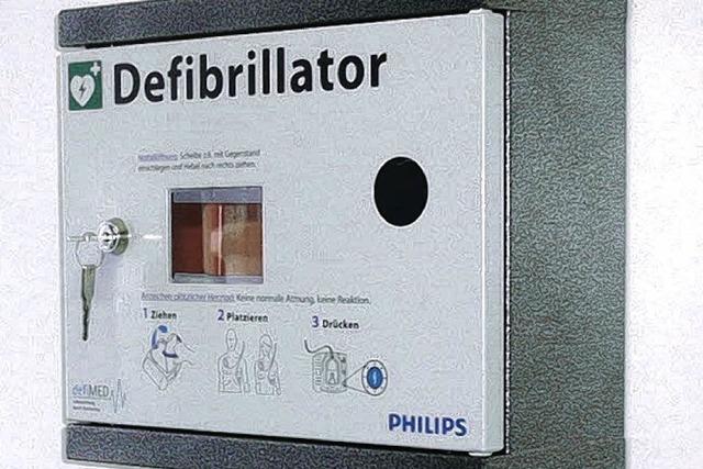 Freibad ab jetzt mit Defibrillator