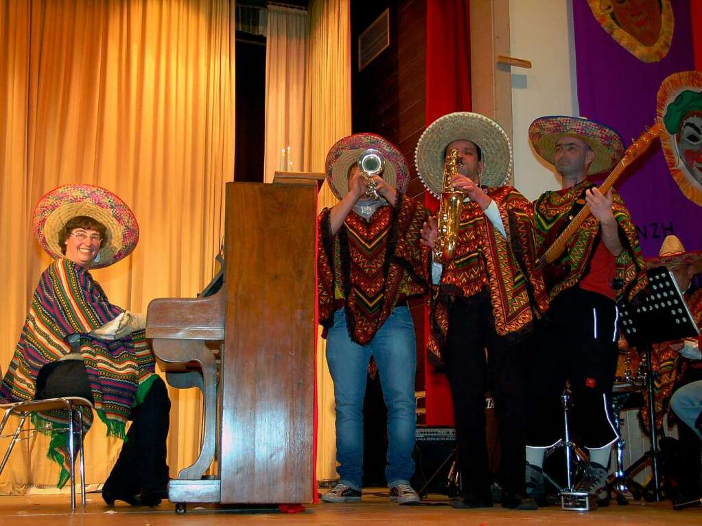 Heie Rhythmen der Band bei den „Trompeten von Mexiko".