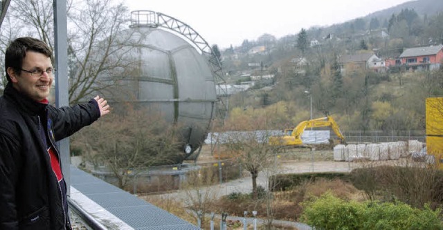 Bauleiter Mike Metzler zeigt auf das S...iesentalstrae von Sden nach Norden.   | Foto: Nikolaus Trenz