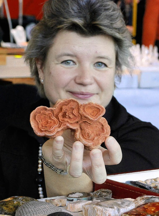 Christine Stock mit einem Stromatolithen  | Foto: g. siefke