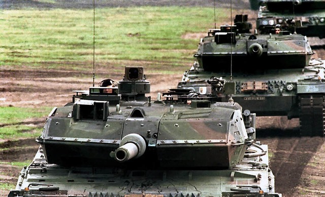 Mit dem Panzer Leopard 2 bringt es Her...gman auf Platz 50 der  Rstungsfirmen.  | Foto: dpa