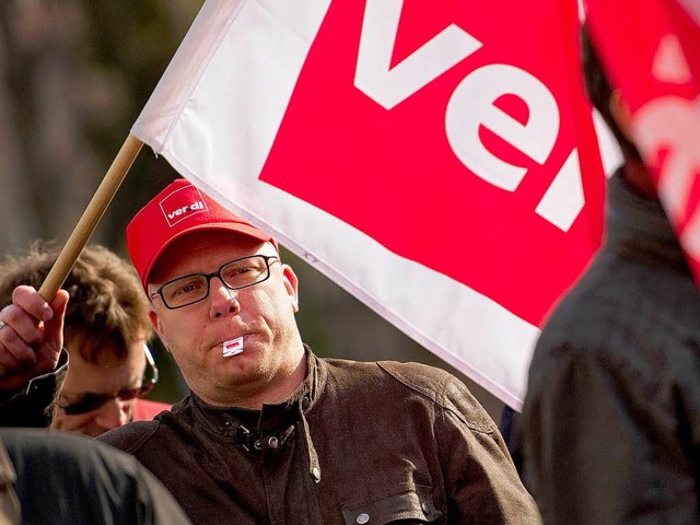 Mit den Warnstreiks will Verdi Druck auf die Telekom aufbauen.  | Foto: dpa