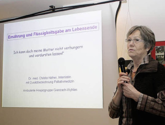 Christa Hfner sprach im &#8222;Schwan... Ernhrungsversorgung von Sterbenden.   | Foto: christa rinklin