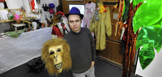 Affenmasken, Schweinchenkostm, hngen... zu kaufen, etwa auch fr Mottopartys.  | Foto: Bamberger