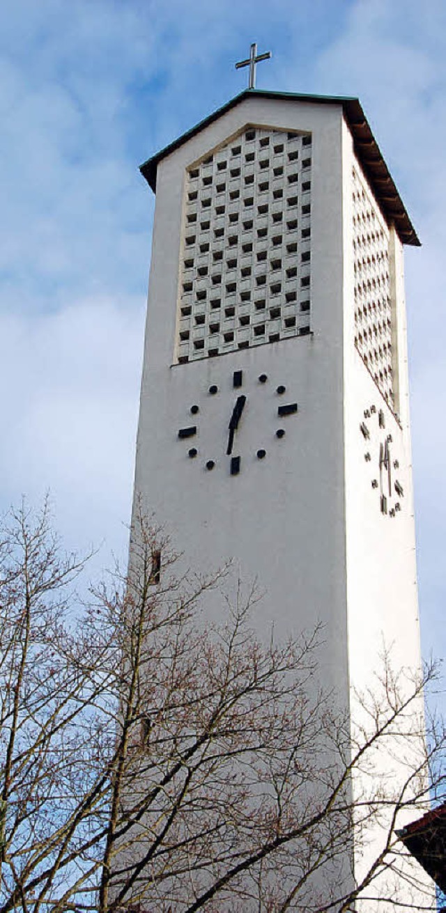 Der Kirchturm der Bruder-Klaus-Kirche Gundelfingen   | Foto: Steinhart