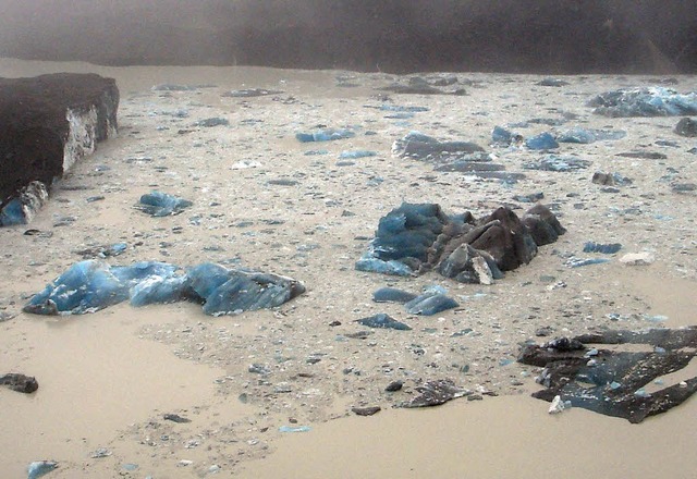 Am Tasman Lake lsten sich riesige Eis...vom Gletscher und strzten in den See.  | Foto: dpa