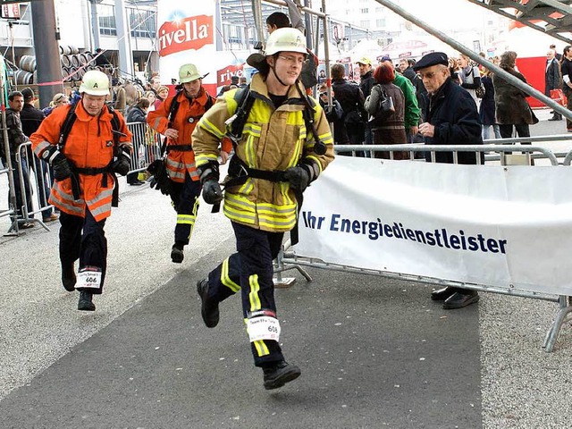 Tunsler Feuerwehrleute belegen sechsten Platz beim Tower-Running in Basel.  | Foto: privat