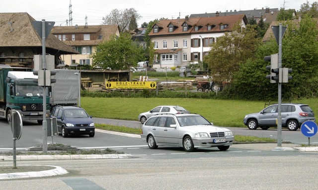 Nach dem Umbau der Alu-Kreuzung im Jun...g Schwrstadt  auf die B 34 abbiegen.   | Foto: Archiv:Ingrid Bhm-Jacob