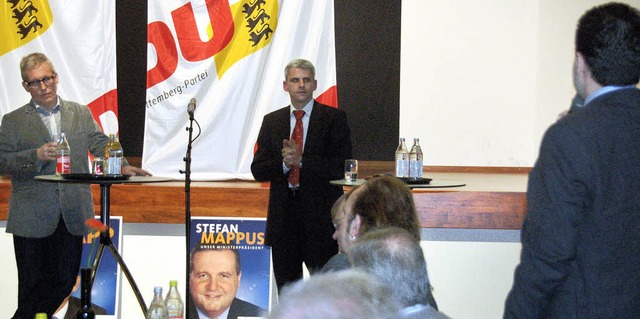 Oswald Metzger (links) und Patrick Rapp bei der Wahlkampfveranstaltung in Au   | Foto: Franz Dannecker