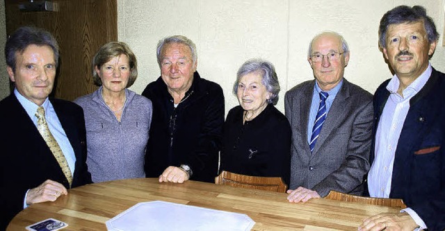 TCL-Vorsitzender Walter Schautz (links...nk, Sigrid Katzeck, Karlheinz Droege.   | Foto: Paul Schleer