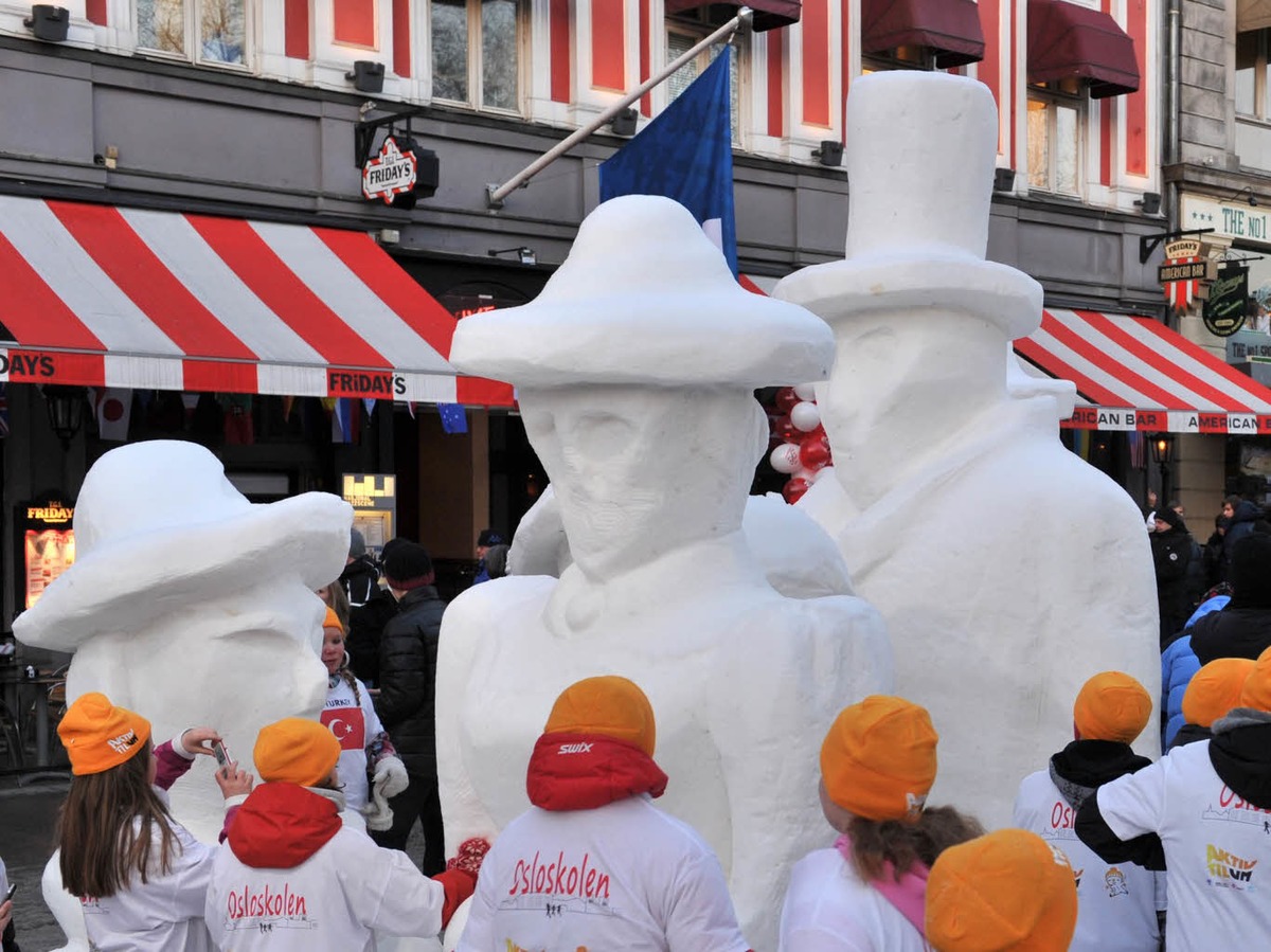 Schneeskulpturen auf den Straen von Oslo, inspiriert von den Werken des Knstlers Edvard Munch.