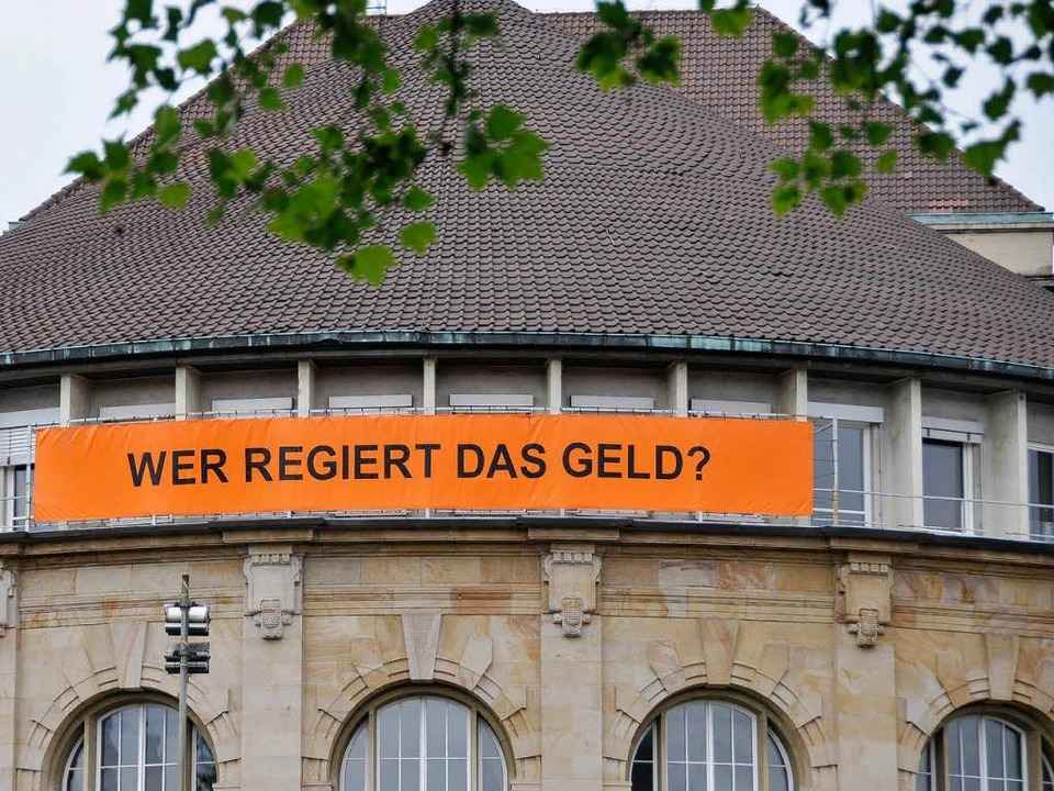 Personalrat und Gewerkschaft reagieren...e der Theaterleitung, Geld zu sparen..  | Foto: Schneider/Kunz