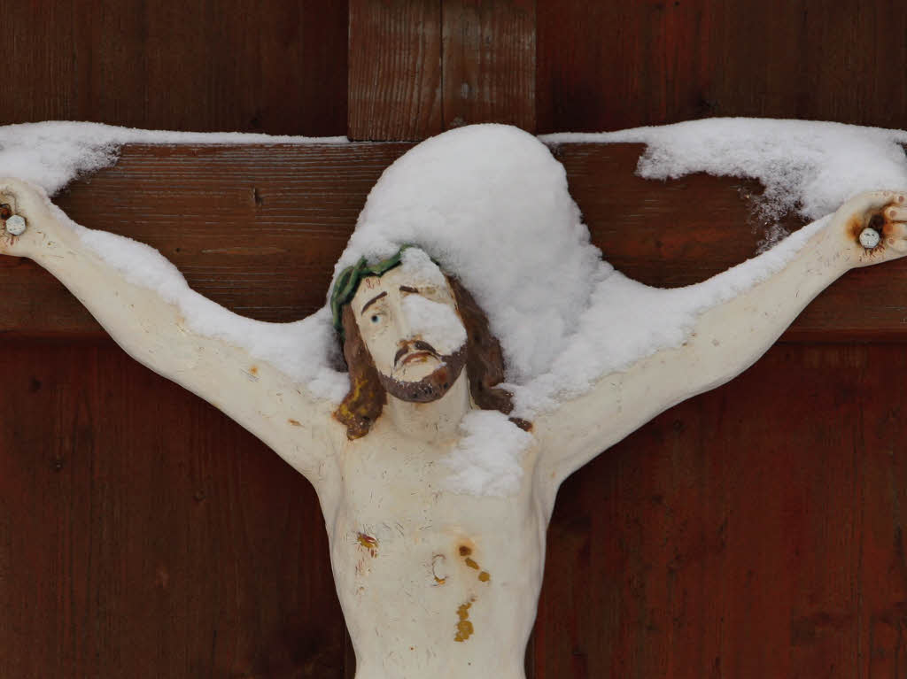 Christusfigur an einem Wegkreuz bei Grisried (Schwaben)