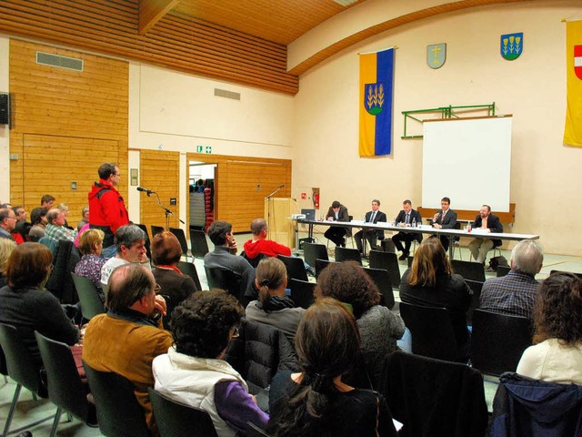 Die geplante Ansiedlung eines Lebensmi...gerversammlung am Mittwoch in Slden.   | Foto: axel Drber