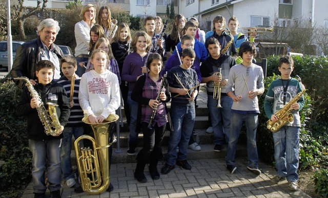 Erfolgreiche Absolventen eines Kurses ...d Klassenlehrerin Felicitas Vomstein.   | Foto: BZ