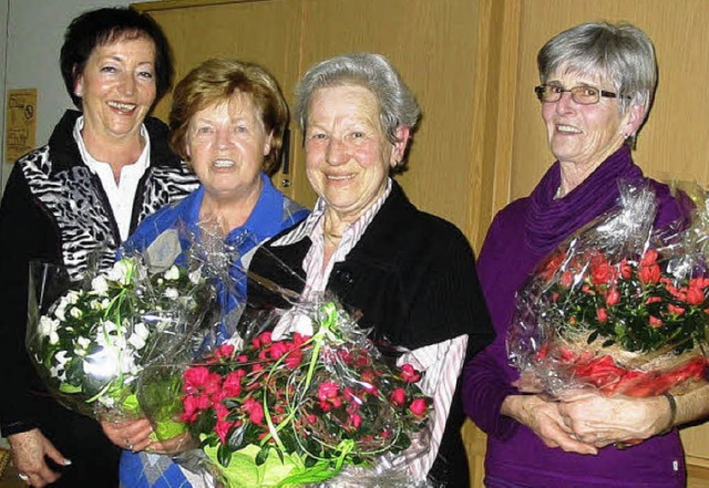 Ehrungen bei der Frauengemeinschaft St...unner, Rita Merkt und Hilde Danielzyk.  | Foto: Jutta Rogge