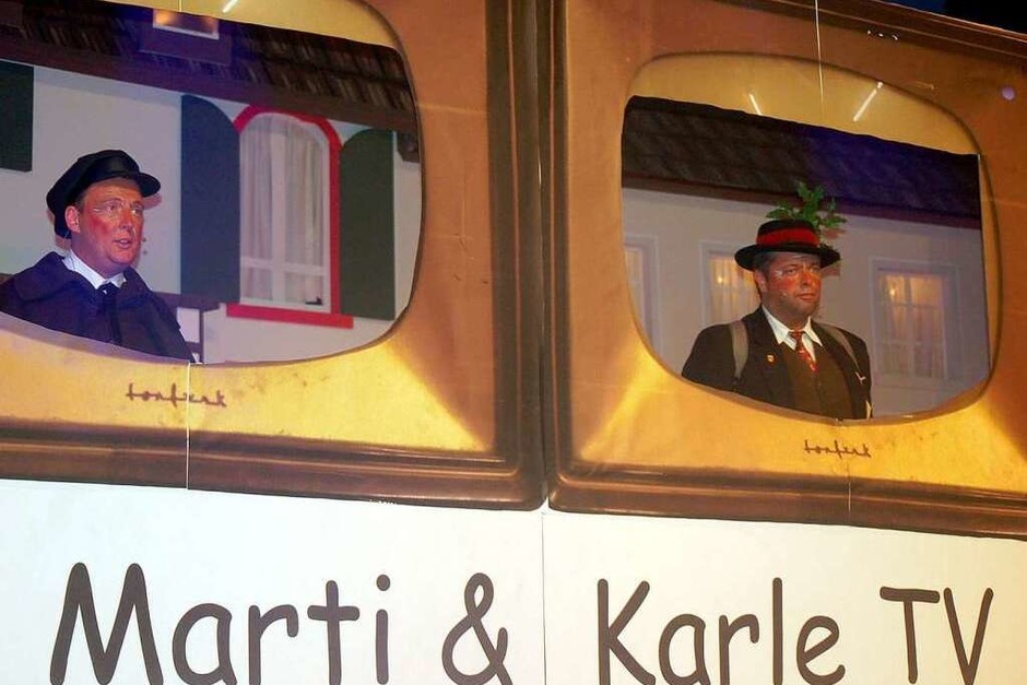 Tanz, Humor und spöttelnde Blicke auf die lokale Politik bot der Narrenspiegel der Narrenzunft Bad Säckingen im Kursaal auf. (Foto: Hildegard Siebold) Tanz, Humor und spöttelnde Blicke auf die lokale Politik bot der Narrenspiegel der Narrenzunft Bad Säckingen im Kursaal auf. (Foto: Hildegard Siebold)