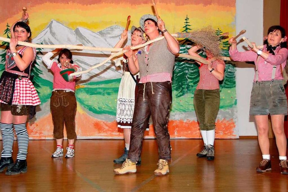 Hochstimmung und ein Spitzenprogramm gab's bei der Stühlinger Frauenfasnacht. (Foto: Binner-Schwarz) Hochstimmung und ein Spitzenprogramm gab's bei der Stühlinger Frauenfasnacht. (Foto: Binner-Schwarz)