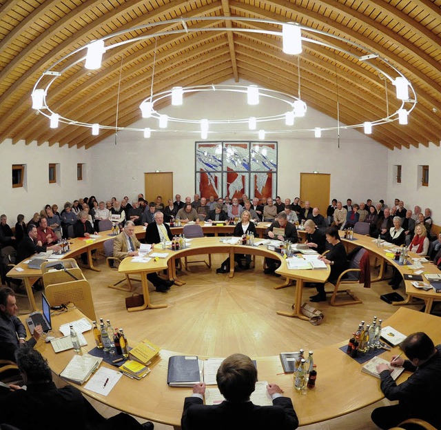 So voll wie in der Gemeinderatssitzung...atssaal im Gundelfinger Rathaus selten  | Foto: Markus Zimmermann