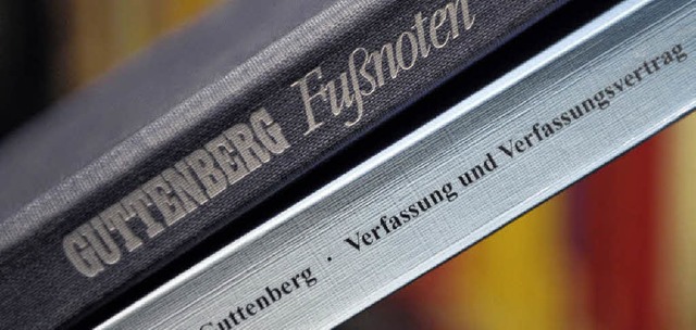 Das Buch &#8222;Funoten&#8220; von Ka...isters in einer Bibliothek in Berlin.   | Foto: Michael Gottschalk