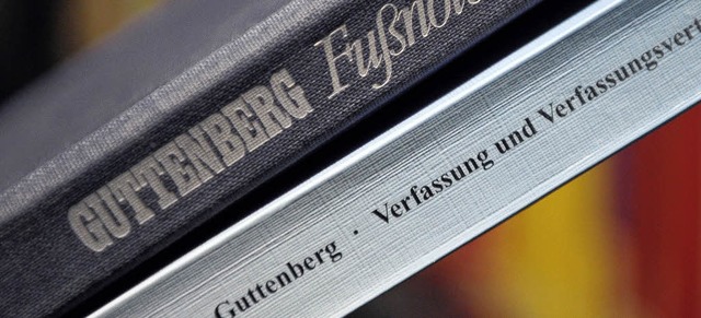 Das Buch &#8222;Funoten&#8220; von Ka...isters in einer Bibliothek in Berlin.   | Foto: Michael Gottschalk