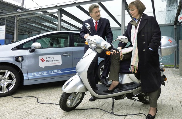 &#8222;E-Mobilitt ist die Zukunft des...ut Nitschke mit einem Elektro-Roller.   | Foto: Fotos: Helmut Seller