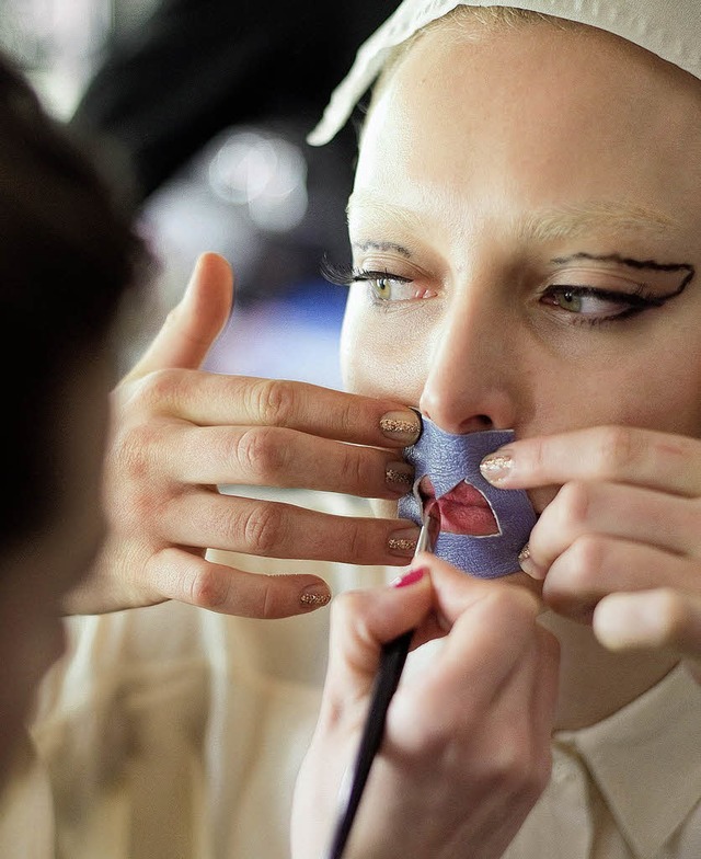 So schminkt man eine perfekte Schnute: Backstage bei der Modewoche  London  | Foto: AFP