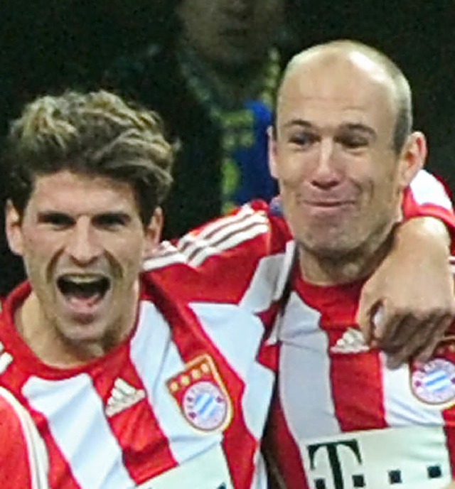 Die Bayern machen&#8217;s mit ihren Er... Mario Gomez (links) und Arjen Robben.  | Foto: afp