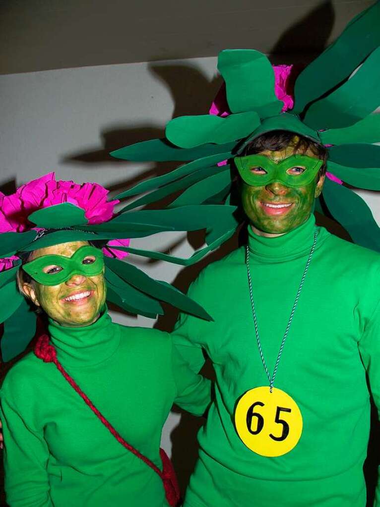 Auch zwei Alpenrosen tummelten sich beim Preismaskenball der "Hungrige Sthlinger" unter dem Motto „Bergsteiger, Jodler, Almhi, Senner. I dem Johr isch d’Fasnet fr Alpekenner!“