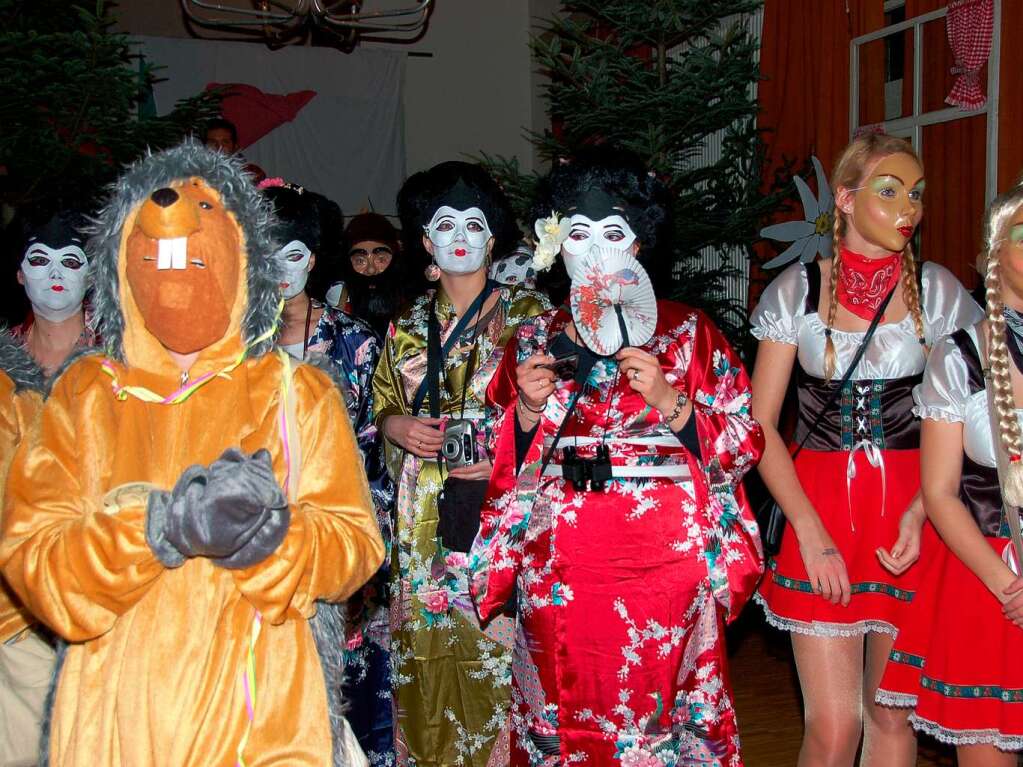 Viele Masken tummelten sich beim Preismaskenball der "Hungrige Sthlinger" unter dem Motto „Bergsteiger, Jodler, Almhi, Senner. I dem Johr isch d’Fasnet fr Alpekenner!“